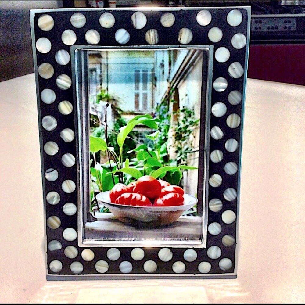 Metal Dot Design Frame w/pearlized dots 6”x8” NWOT